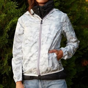 08 Lifestyle Packable Waterproof Windbreaker